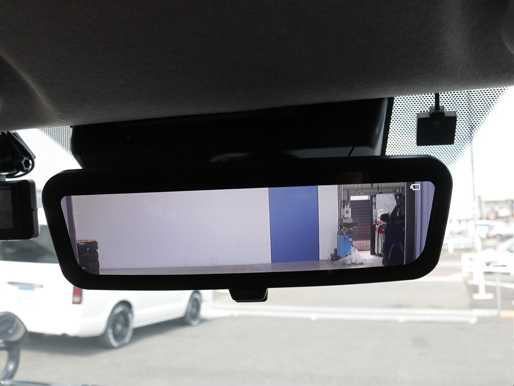 令和６年式ハイエースワゴンＧＬ４ＷＤファミリーに好評のリラクシングシートアレンジ施工済み！オリジナルフロントスポイラーオリジナル１７インチアルミオリジナルＬＥＤテールアルパインＢＩＧ－Ｘ１１インチ装備