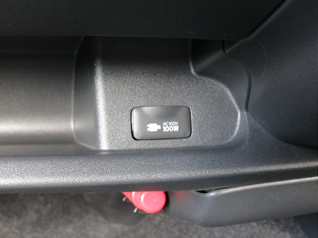 令和６年式ハイエースワゴンＧＬ４ＷＤファミリーに好評のリラクシングシートアレンジ施工済み！オリジナルフロントスポイラーオリジナル１７インチアルミオリジナルＬＥＤテールアルパインＢＩＧ－Ｘ１１インチ装備