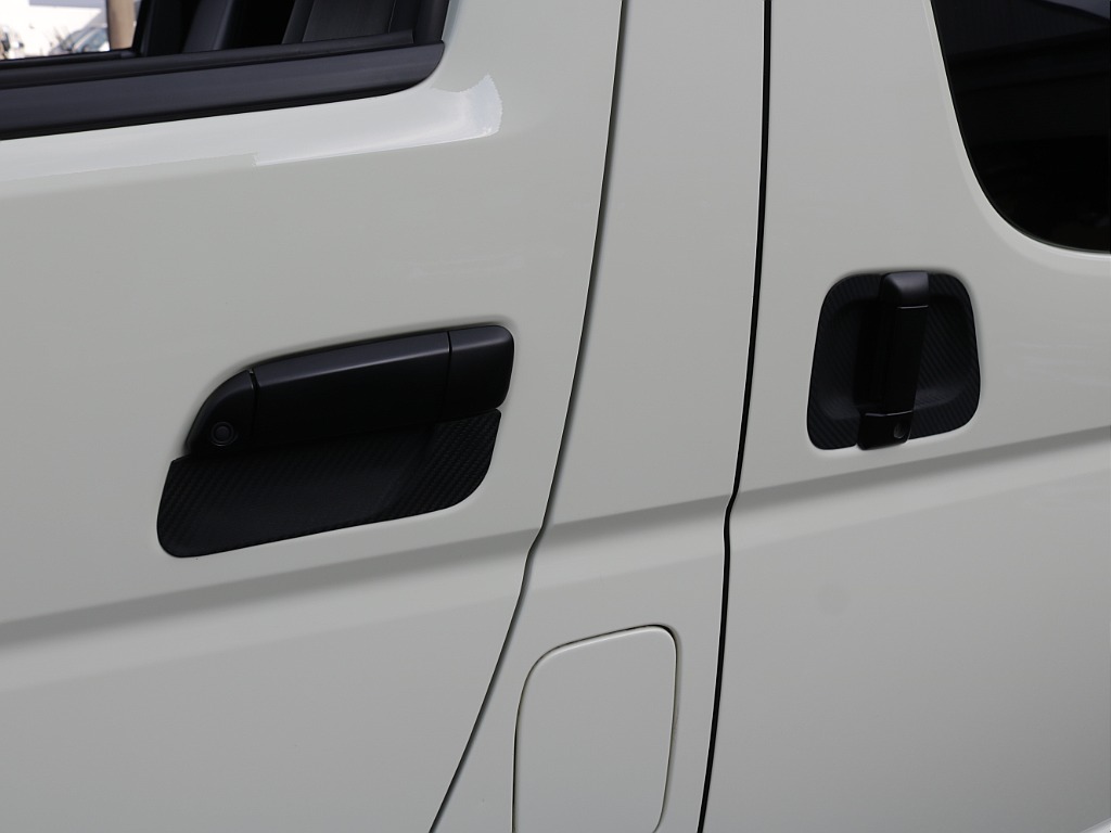 令和４年式ハイエースワゴンＧＬ４ＷＤファミリーに好評のアレンジＡＳシートアレンジ入庫！廃盤カラーライトイエローブラックエディション！エクストリームＪ１６インチアルミパナソニック９インチナビ装備！！