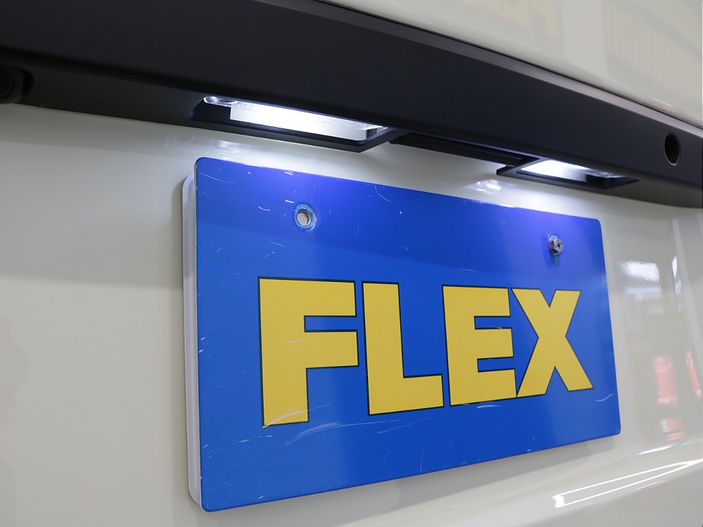 令和４年式ハイエースワゴンＧＬ４ＷＤファミリーに好評のアレンジＡＳシートアレンジ入庫！廃盤カラーライトイエローブラックエディション！エクストリームＪ１６インチアルミパナソニック９インチナビ装備！！