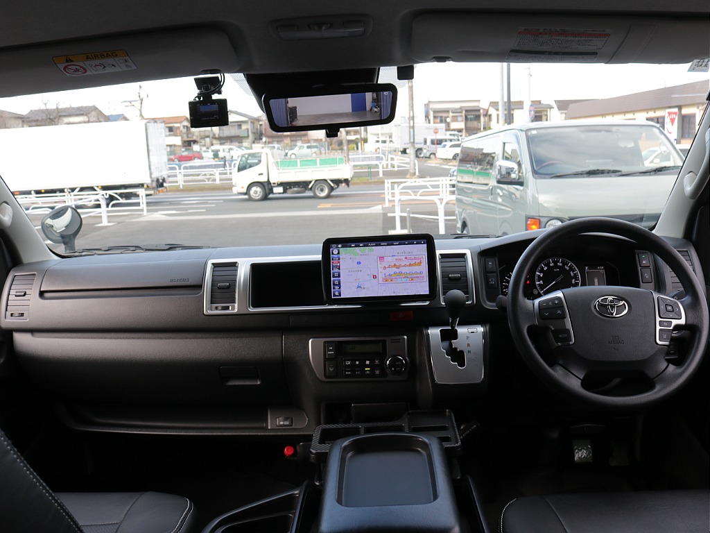 令和４年式ハイエースワゴンＧＬ４ＷＤファミリーに好評のアレンジＡＳシートアレンジ入庫！廃盤カラーライトイエローブラックエディション！エクストリームＪ１６インチアルミパナソニック９インチナビ装備！！