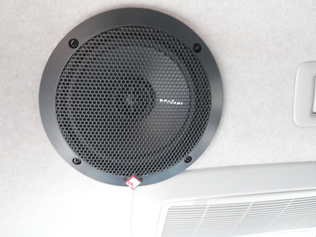 令和４年式ハイエースワゴンＧＬ４ＷＤファミリーに好評のアレンジＡＳシートアレンジ入庫！廃盤カラーライトイエローブラックエディション！エクストリームＪ１６インチアルミパナソニック９インチナビ装備！！