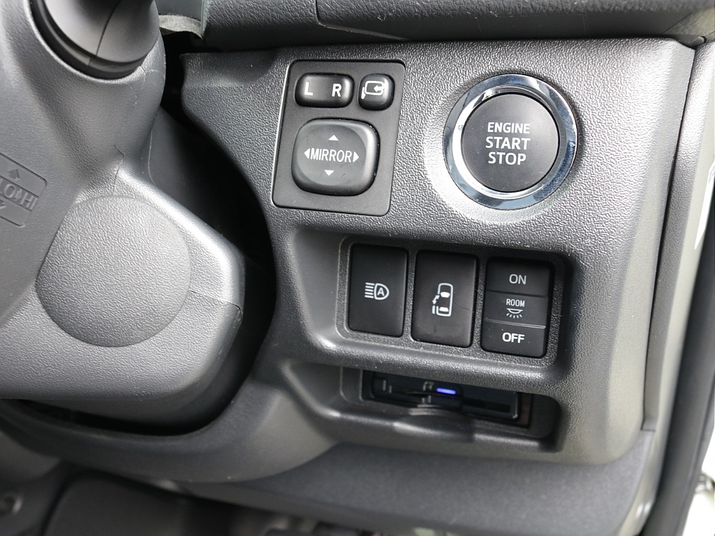 令和４年式ハイエースワゴンＧＬ４ＷＤファミリーに好評のアレンジＡＳシートアレンジ入庫！廃盤カラーライトイエローブラックエディション！エクストリームＪ１６インチアルミパナソニック９インチナビ装備！！