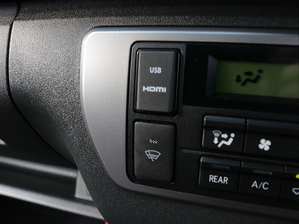 令和４年式ハイエースワゴンＧＬ４ＷＤファミリーに好評のアレンジＡＳシートアレンジ入庫！廃盤カラーライトイエローブラックエディション！エクストリームＪ１６インチアルミパナソニック９インチナビ装備！！