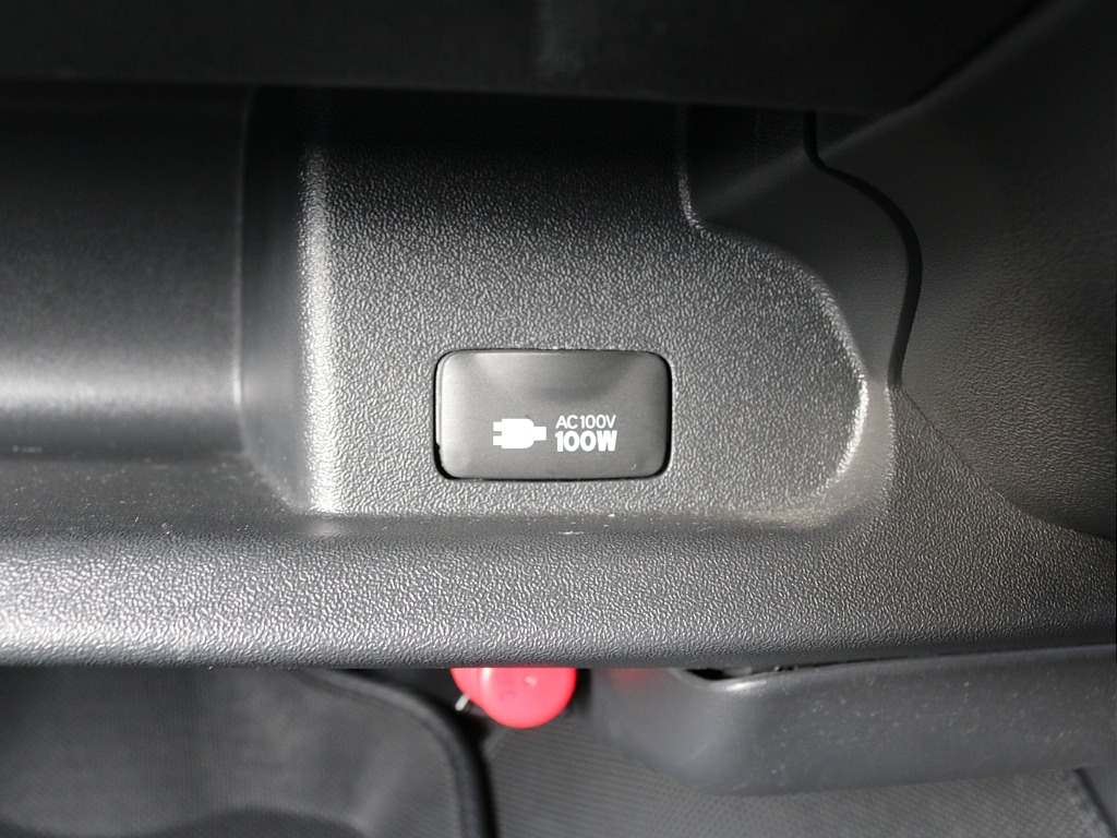 令和４年式ハイエースワゴンＧＬ４ＷＤファミリーに好評のアレンジＡＳシートアレンジ入庫！廃盤カラーライトイエローブラックエディション！エクストリームＪ１６インチアルミパナソニック９インチナビ装備！！