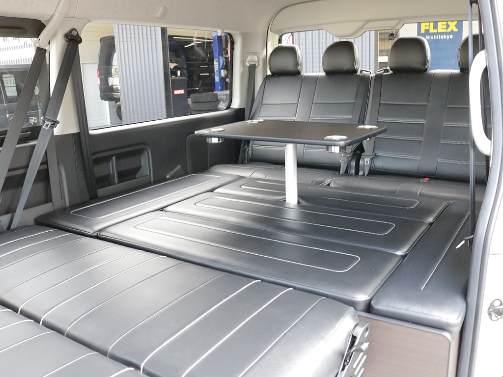 令和４年式ハイエースワゴンＧＬ４ＷＤファミリーに好評のアレンジＡＳシートアレンジ入庫！廃盤カラーライトイエローブラックエディション！エクストリームＪ１６インチアルミパナソニック９インチナビ装備！！