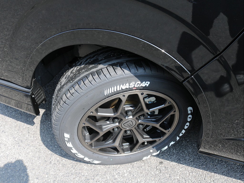 新車９型モデルダークプライムⅡ２０００ガソリン２WDカスタム車両入庫！！オリジナルフロントスポイラーオリジナル１７インチアルミオリジナルＬＥＤテールライトオリジナルオーバーフェンダーオリジナルベット！