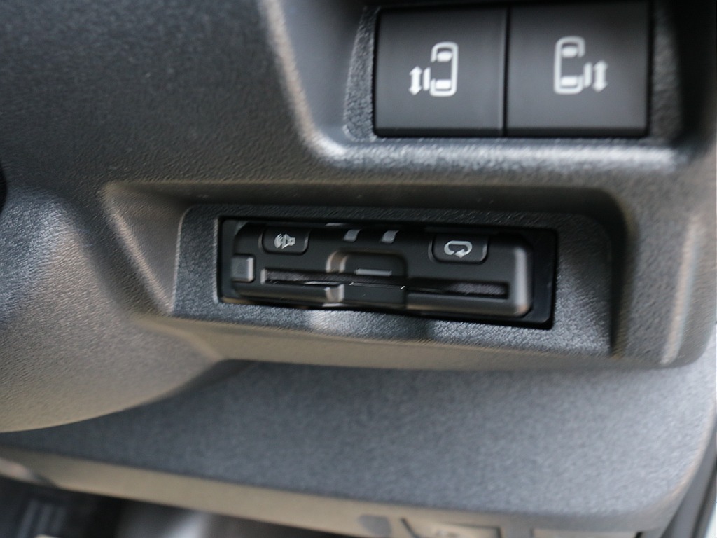 新車９型モデルダークプライムⅡ２０００ガソリン２WDカスタム車両入庫！！オリジナルフロントスポイラーオリジナル１７インチアルミオリジナルＬＥＤテールライトオリジナルオーバーフェンダーオリジナルベット！