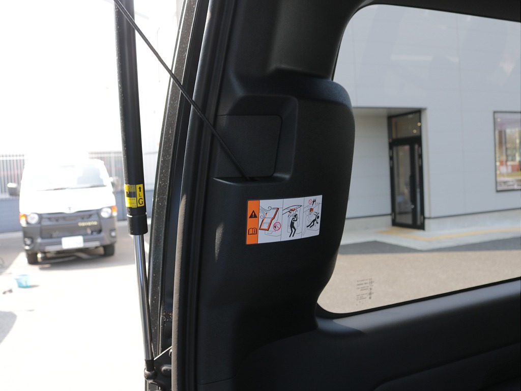 新車９型モデルダークプライムⅡ２０００ガソリン２WDカスタム車両入庫！！オリジナルフロントスポイラーオリジナル１７インチアルミオリジナルＬＥＤテールライトオリジナルオーバーフェンダーオリジナルベット！