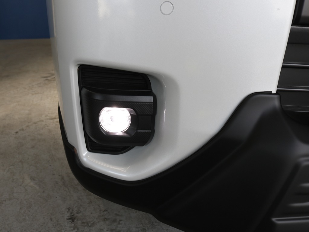 新車ワゴンＧＬファミリーに好評のファミリアシートアレンジ施工車両入庫！オリジナルフロントバンパーオリジナルオーバーフェンダーオリジナルＬＥＤテールオリジナル１６インチアルミグラントレック１６インチ装備