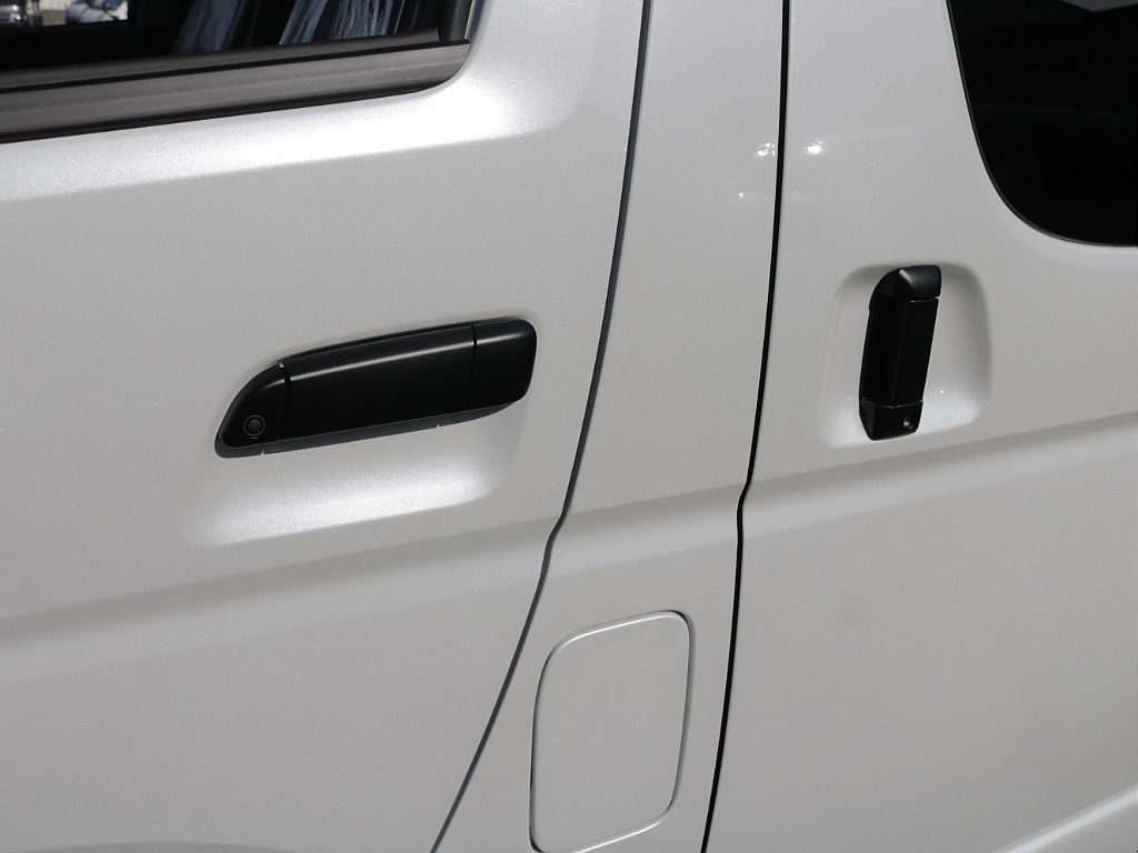 新車ワゴンＧＬファミリーに好評のファミリアシートアレンジ施工車両入庫！オリジナルフロントバンパーオリジナルオーバーフェンダーオリジナルＬＥＤテールオリジナル１６インチアルミグラントレック１６インチ装備