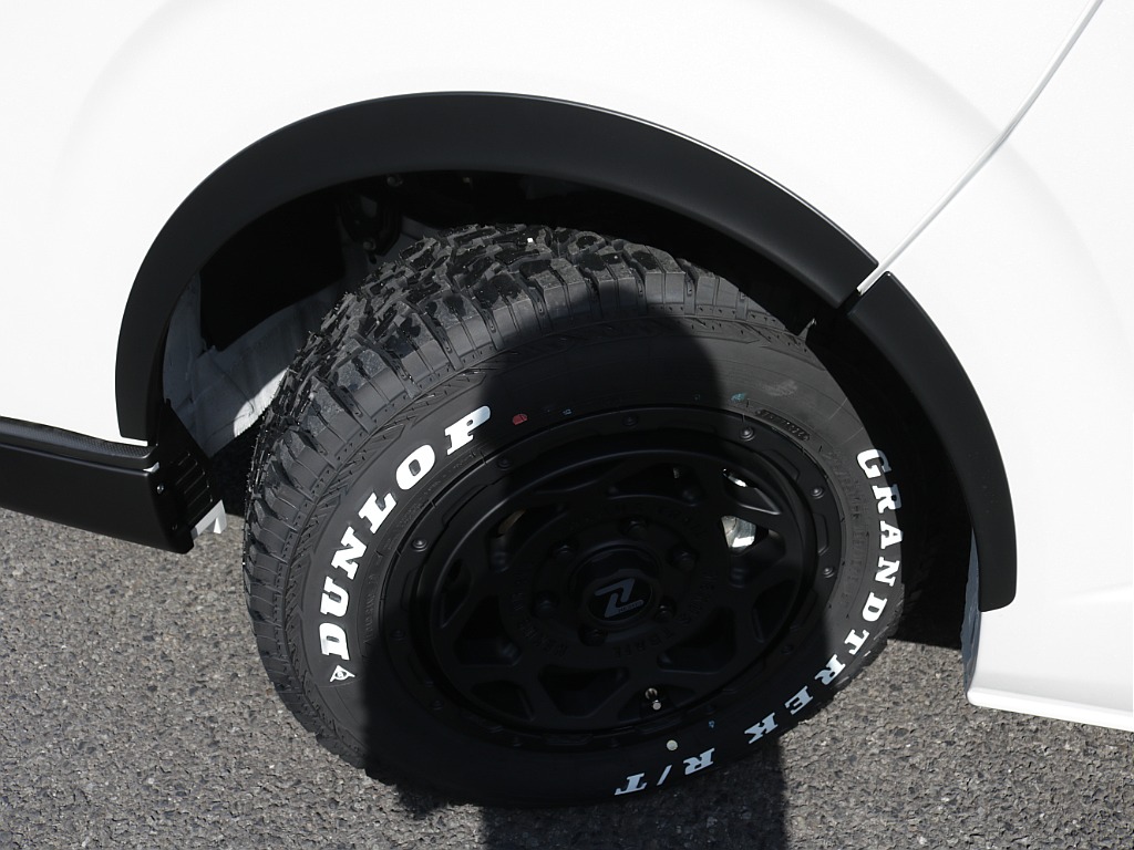 新車ワゴンＧＬファミリーに好評のファミリアシートアレンジ施工車両入庫！オリジナルフロントバンパーオリジナルオーバーフェンダーオリジナルＬＥＤテールオリジナル１６インチアルミグラントレック１６インチ装備