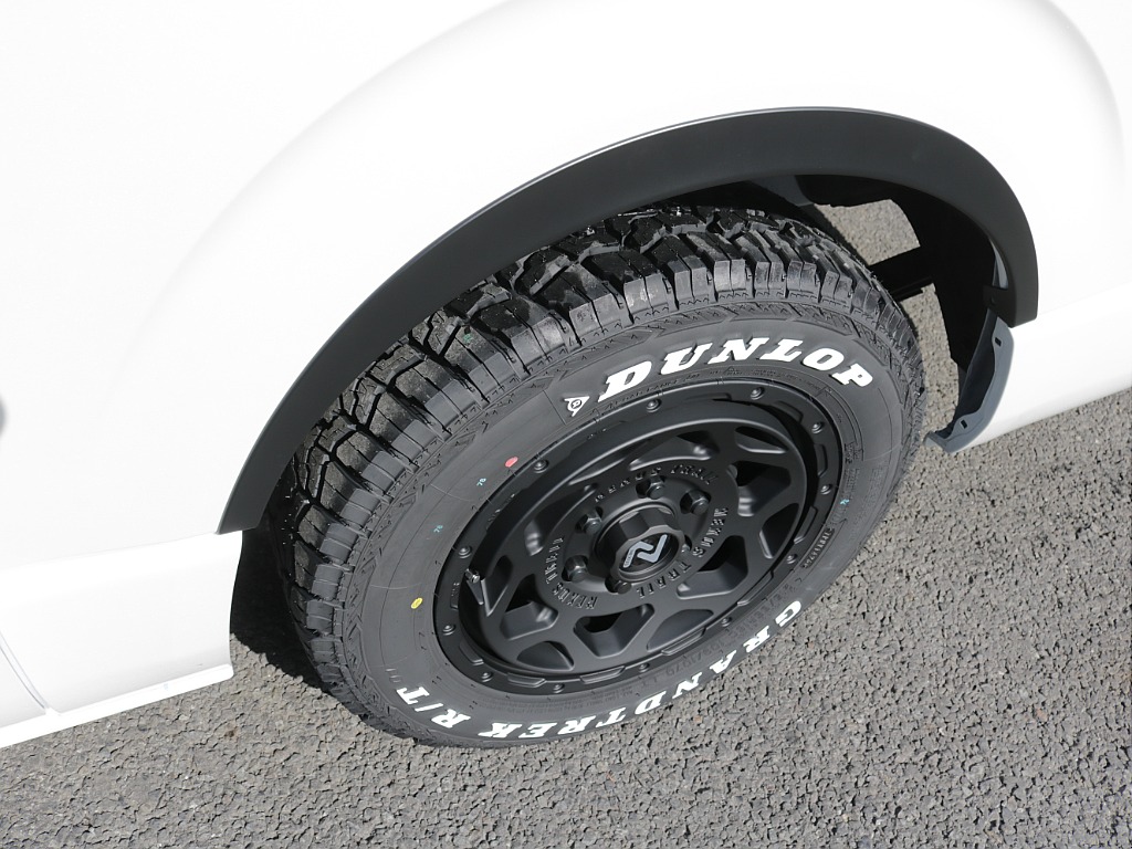 新車ワゴンＧＬファミリーに好評のファミリアシートアレンジ施工車両入庫！オリジナルフロントバンパーオリジナルオーバーフェンダーオリジナルＬＥＤテールオリジナル１６インチアルミグラントレック１６インチ装備