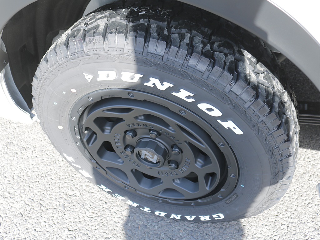 新車ワゴンＧＬファミリーに好評のファミリアシートアレンジ施工車両入庫！オリジナルフロントバンパーオリジナルオーバーフェンダーオリジナルＬＥＤテールオリジナル１６インチアルミグラントレック１６インチ装備