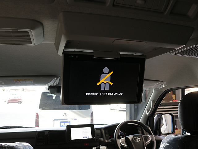 ８インチディスプレイオーディオ装備、純正フリップダウンモニター装着済み！！