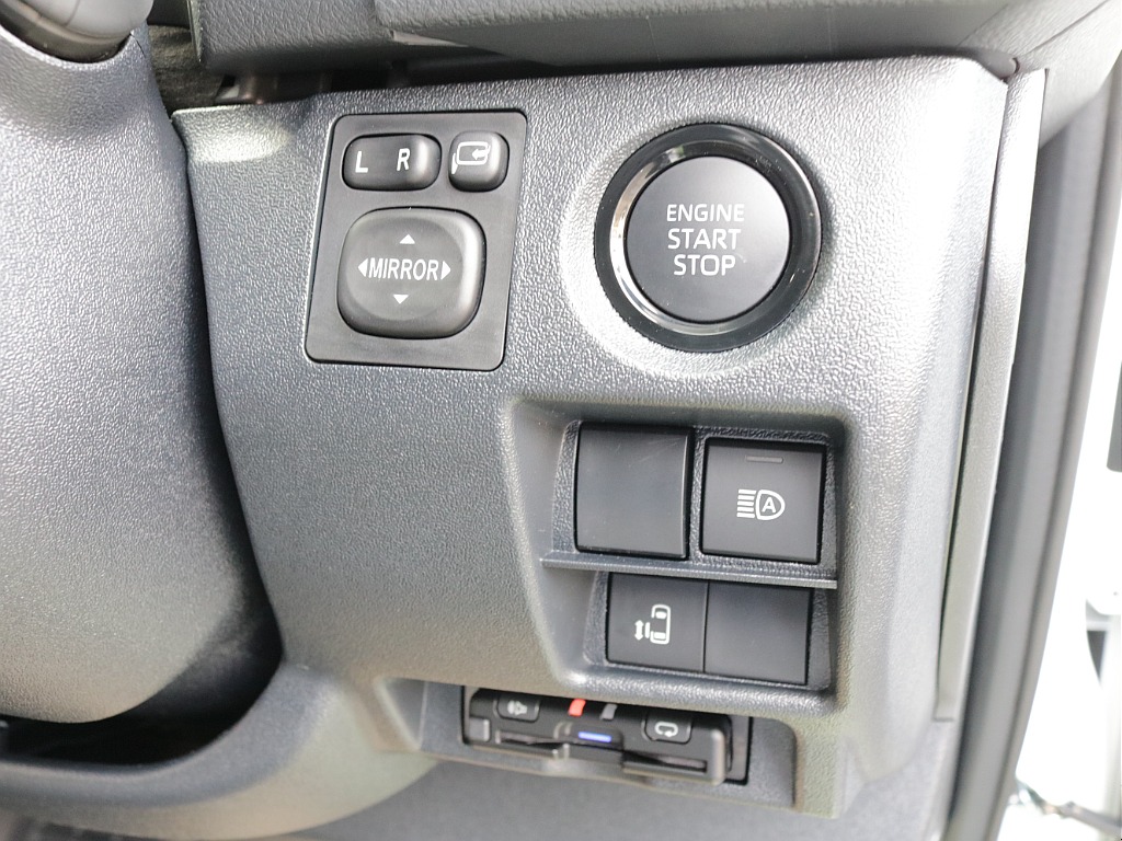 新車ワゴンＧＬファミリーに好評のファミリアシートアレンジ施工車両入庫！オリジナルフロントバンパーオリジナルオーバーフェンダーオリジナルＬＥＤテールオリジナル１６インチアルミグラントレック１６インチ装備