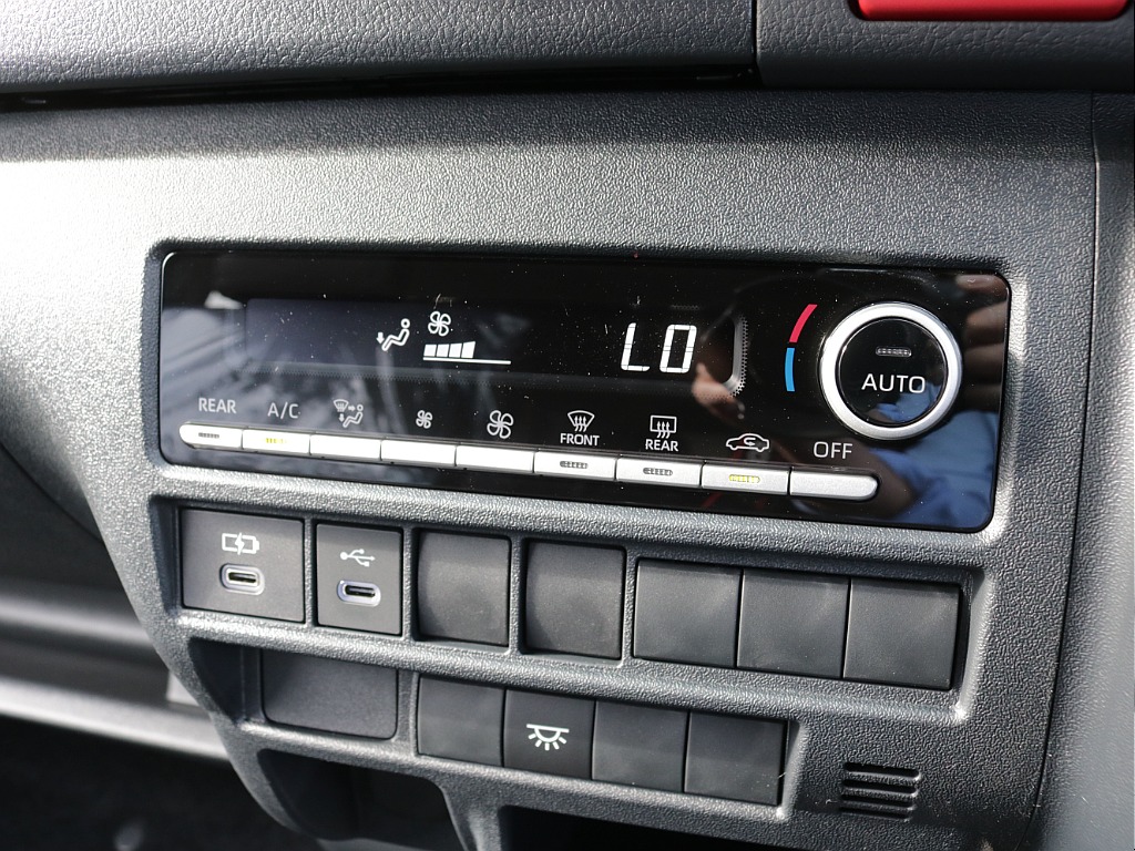 新車ワゴンＧＬファミリーに好評のファミリアシートアレンジ施工車両入庫！オリジナルフロントバンパーオリジナルオーバーフェンダーオリジナルＬＥＤテールオリジナル１６インチアルミグラントレック１６インチ装備