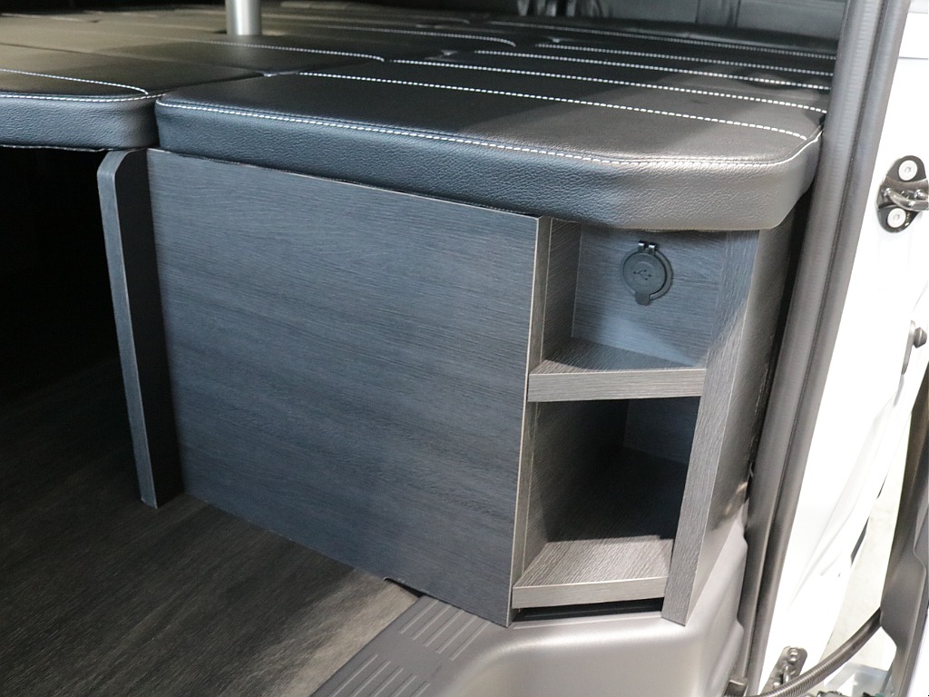 新車ワゴンＧＬファミリーに好評のファミリアシートアレンジ施工車両入庫！オリジナルフロントバンパーオリジナルオーバーフェンダーオリジナルＬＥＤテールオリジナル１６インチアルミグラントレック１６インチ装備