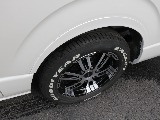 令和６年式ハイエースＶダークプライムⅡ２０００ガソリン２ＷＤカスタム車両入庫！オリジナルフロントスポイラーオリジナルオーバーフェンダーオリジナル１７インチアルミアルパインＢＩＧ－Ｘ１１インチナビ装備！