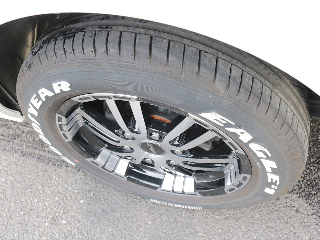 令和６年式ハイエースＶダークプライムⅡ２０００ガソリン２ＷＤカスタム車両入庫！オリジナルフロントスポイラーオリジナルオーバーフェンダーオリジナル１７インチアルミアルパインＢＩＧ－Ｘ１１インチナビ装備！