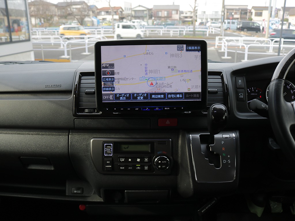 令和６年式ハイエースＶダークプライムⅡ２０００ガソリン２ＷＤカスタム車両入庫！オリジナルフロントスポイラーオリジナルオーバーフェンダーオリジナル１７インチアルミアルパインＢＩＧ－Ｘ１１インチナビ装備！