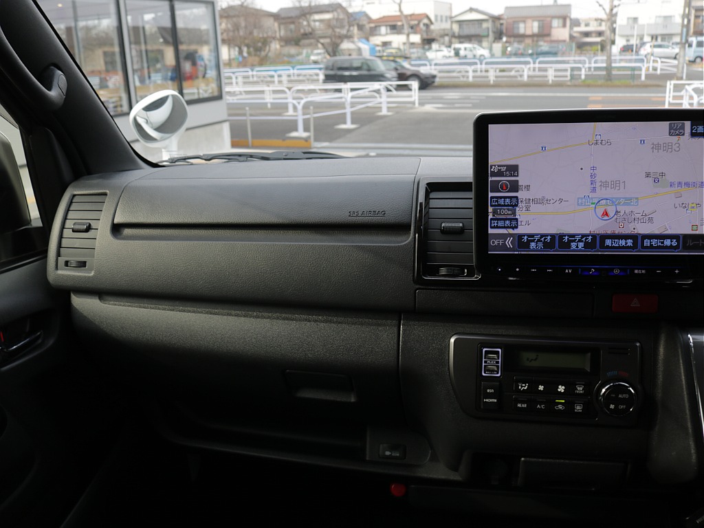 令和６年式ハイエースＶダークプライムⅡ２０００ガソリン２ＷＤカスタム車両入庫！オリジナルフロントスポイラーオリジナルオーバーフェンダーオリジナル１７インチアルミアルパインＢＩＧ－Ｘ１１インチナビ装備！