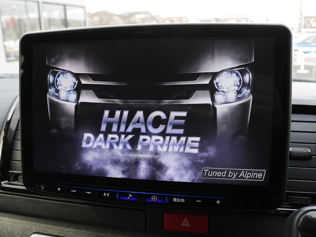 令和６年式ハイエースＶダークプライムⅡ２０００ガソリン２ＷＤカスタム車両入庫！オリジナルフロントスポイラーオリジナルオーバーフェンダーオリジナル１７インチアルミアルパインＢＩＧ－Ｘ１１インチナビ装備！