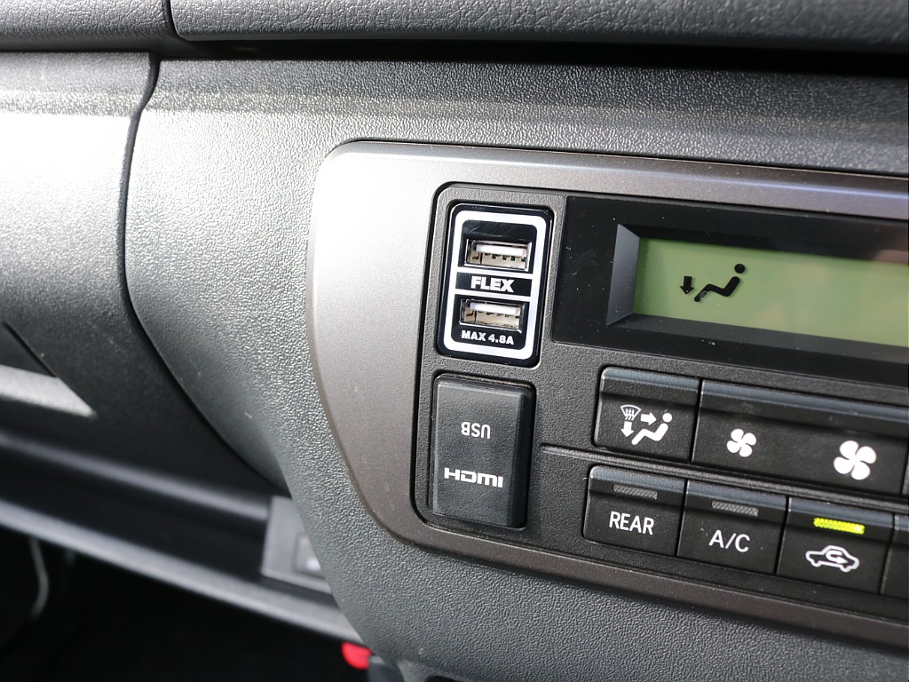 令和６年式ハイエースＶダークプライムⅡ２０００ガソリン２ＷＤカスタム車両入庫！オリジナルフロントスポイラーオリジナルオーバーフェンダーオリジナル１７インチアルミアルパインＢＩＧ－Ｘ１１インチナビ装備！