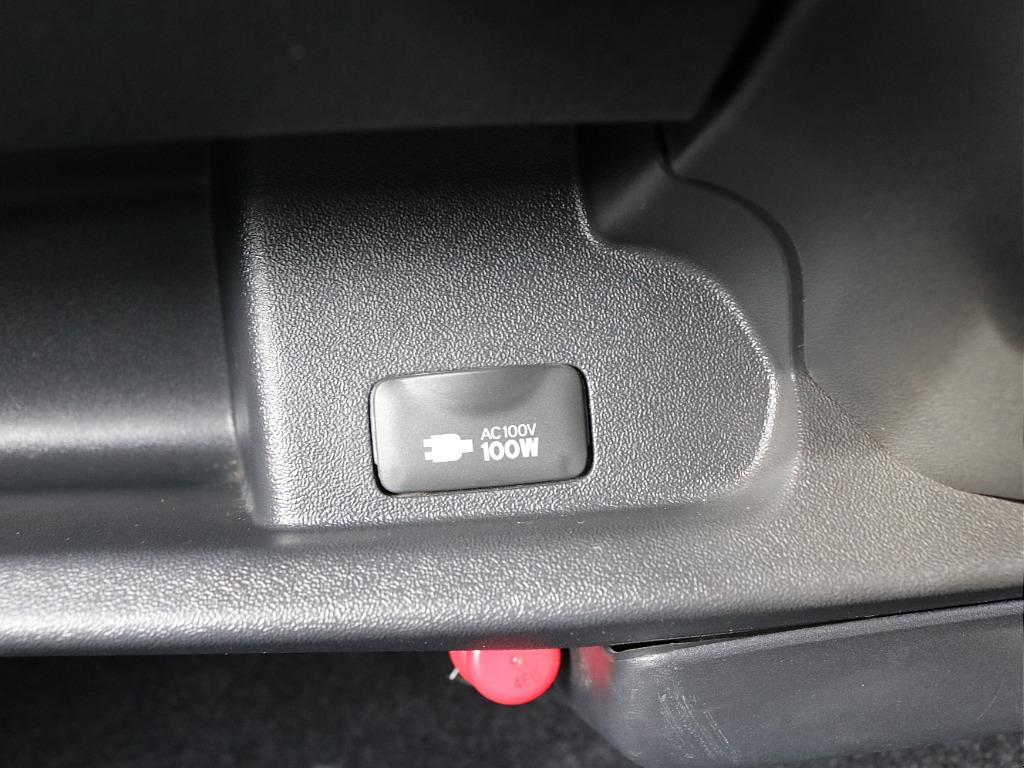 令和６年式ハイエースＶダークプライムⅡ２０００ガソリン２ＷＤカスタム車両入庫！オリジナルフロントスポイラーオリジナルオーバーフェンダーオリジナル１７インチアルミアルパインＢＩＧ－Ｘ１１インチナビ装備！