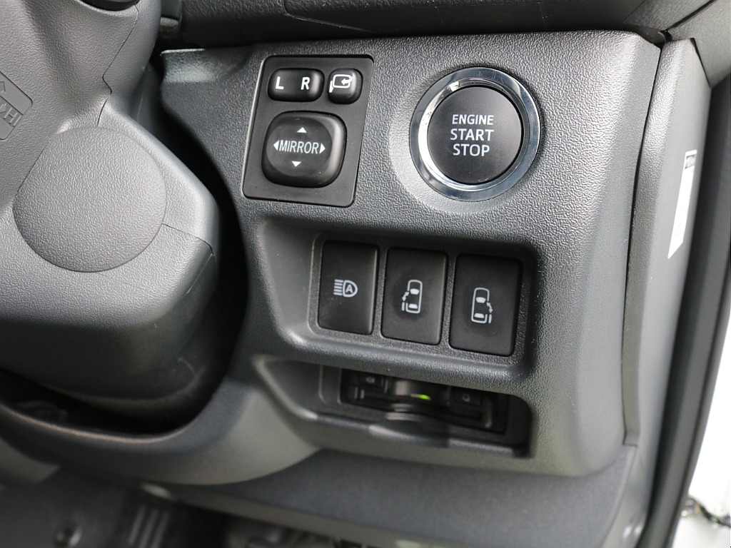 令和６年式ハイエースＶダークプライムⅡ２０００ガソリン２ＷＤカスタム車両入庫！オリジナルフロントスポイラーオリジナルオーバーフェンダーオリジナル１７インチアルミアルパインＢＩＧ－Ｘ１１インチナビ装備！