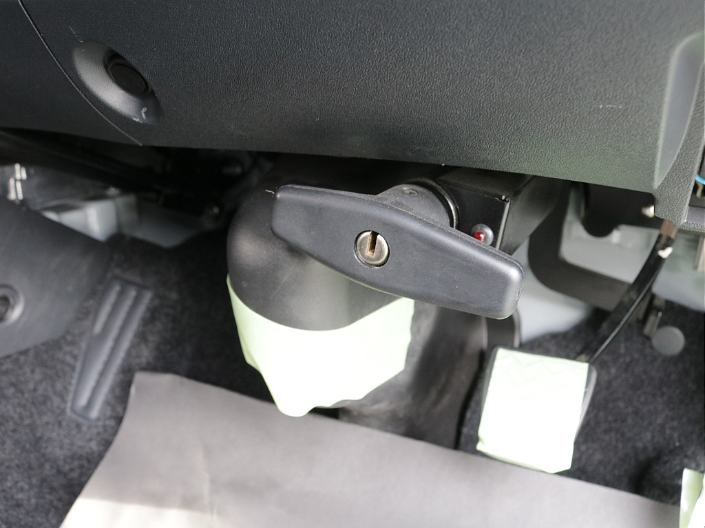 令和６年式ハイエースＶダークプライムⅡ２０００ガソリン２ＷＤカスタム車両入庫！オリジナルフロントスポイラーオリジナルオーバーフェンダーオリジナル１７インチアルミアルパインＢＩＧ－Ｘ１１インチナビ装備！