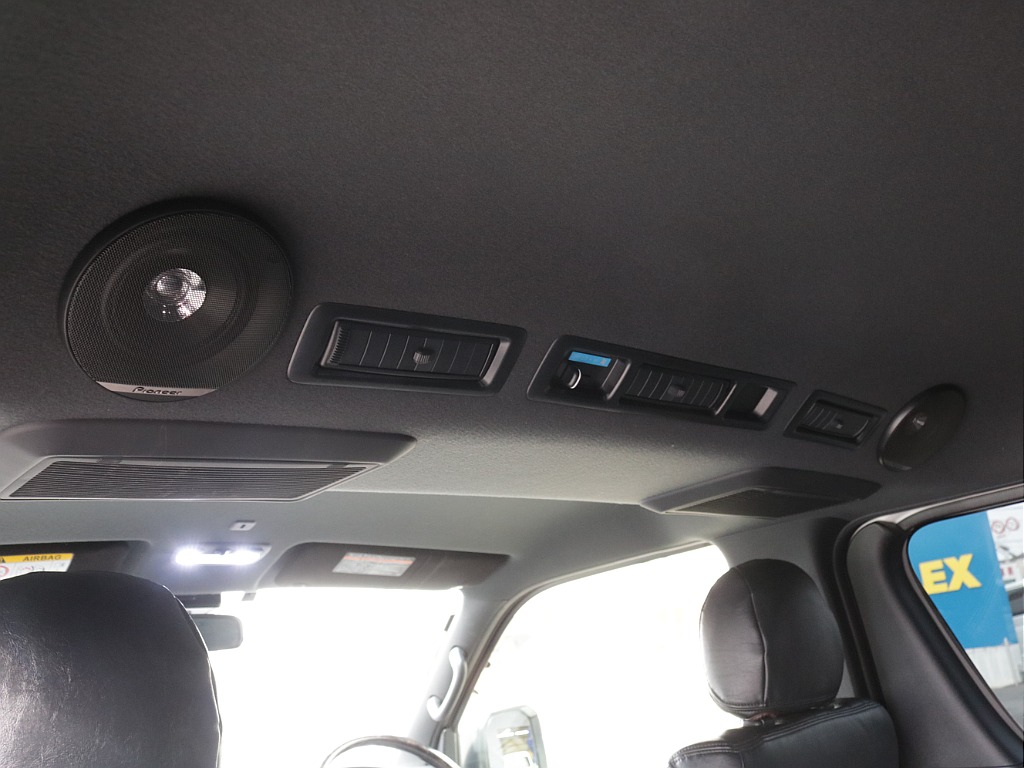 令和６年式ハイエースＶダークプライムⅡ２０００ガソリン２ＷＤカスタム車両入庫！オリジナルフロントスポイラーオリジナルオーバーフェンダーオリジナル１７インチアルミアルパインＢＩＧ－Ｘ１１インチナビ装備！