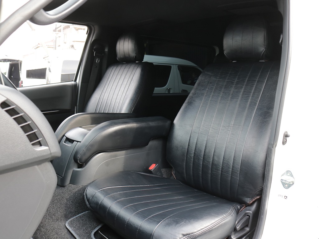 令和６年式ハイエースＶダークプライムⅡ２０００ガソリン２ＷＤカスタム車両入庫！オリジナルフロントスポイラーオリジナルオーバーフェンダーオリジナル１７インチアルミアルパインＢＩＧ－Ｘ１１インチナビ装備！