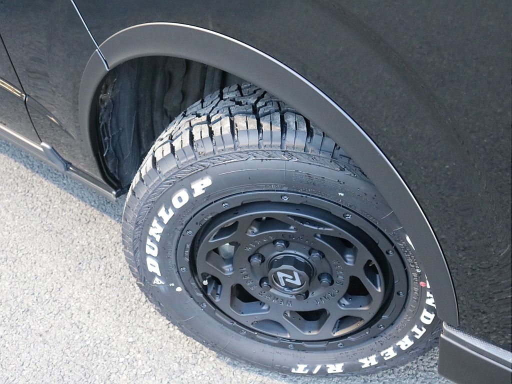 令和７年式ダークプライムＳ２８００ディーゼル４ＷＤカスタム車両入庫！オリジナルフロントバンパーオリジナルオーバーフェンダーオリジナルＬＥＤテールライトオリジナル１６インチアルミＢＩＧ－Ｘ１１インチナビ