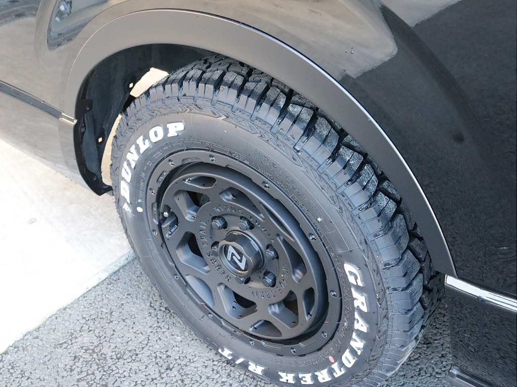 令和７年式ダークプライムＳ２８００ディーゼル４ＷＤカスタム車両入庫！オリジナルフロントバンパーオリジナルオーバーフェンダーオリジナルＬＥＤテールライトオリジナル１６インチアルミＢＩＧ－Ｘ１１インチナビ