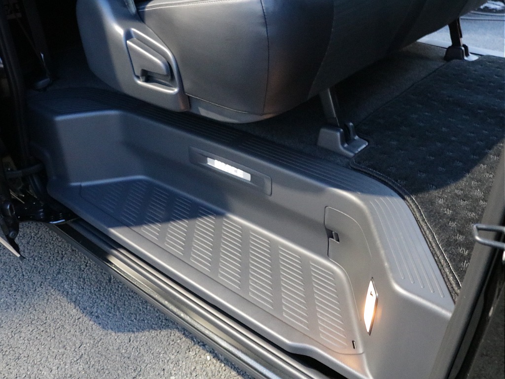 令和７年式ダークプライムＳ２８００ディーゼル４ＷＤカスタム車両入庫！オリジナルフロントバンパーオリジナルオーバーフェンダーオリジナルＬＥＤテールライトオリジナル１６インチアルミＢＩＧ－Ｘ１１インチナビ