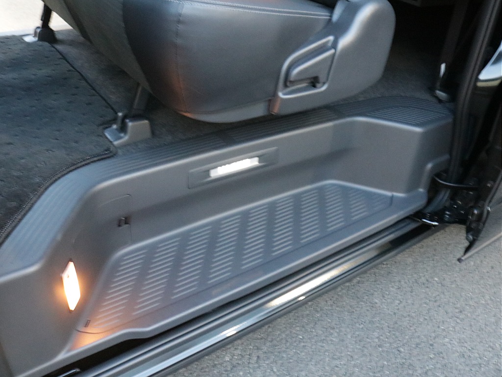 令和７年式ダークプライムＳ２８００ディーゼル４ＷＤカスタム車両入庫！オリジナルフロントバンパーオリジナルオーバーフェンダーオリジナルＬＥＤテールライトオリジナル１６インチアルミＢＩＧ－Ｘ１１インチナビ