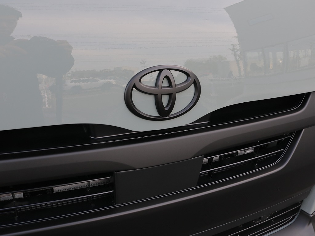 令和８年式ハイエースVアースカラーパッケージ２８００ディーゼル４WDブラックエディション完成！新品オリジナルバンパー新品オリジナル１６インチアルミ新品１６インチタイヤ新品オリジナルテールベットKIT