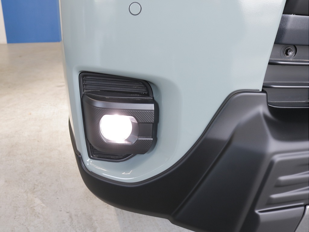 令和８年式ハイエースVアースカラーパッケージ２８００ディーゼル４WDブラックエディション完成！新品オリジナルバンパー新品オリジナル１６インチアルミ新品１６インチタイヤ新品オリジナルテールベットKIT