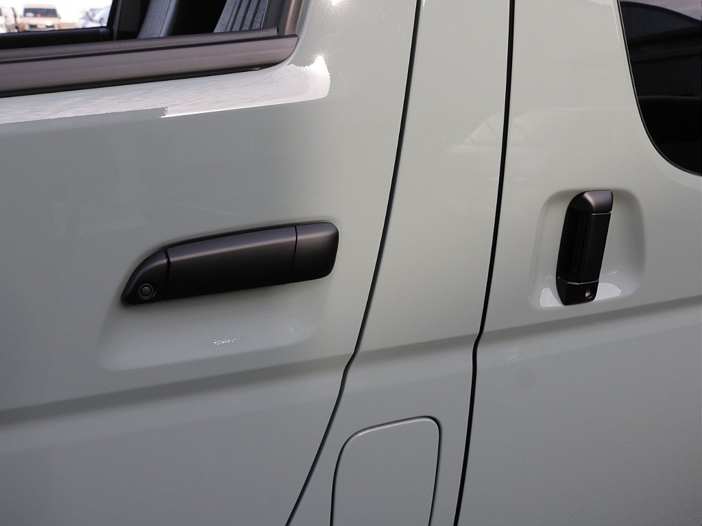 令和８年式ハイエースVアースカラーパッケージ２８００ディーゼル４WDブラックエディション完成！新品オリジナルバンパー新品オリジナル１６インチアルミ新品１６インチタイヤ新品オリジナルテールベットKIT