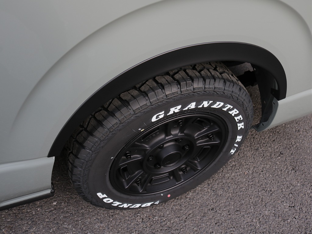 令和８年式ハイエースVアースカラーパッケージ２８００ディーゼル４WDブラックエディション完成！新品オリジナルバンパー新品オリジナル１６インチアルミ新品１６インチタイヤ新品オリジナルテールベットKIT