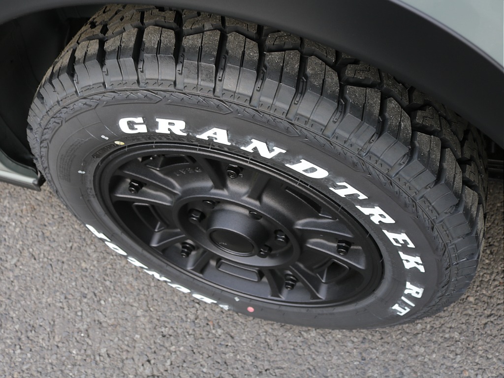 令和８年式ハイエースVアースカラーパッケージ２８００ディーゼル４WDブラックエディション完成！新品オリジナルバンパー新品オリジナル１６インチアルミ新品１６インチタイヤ新品オリジナルテールベットKIT