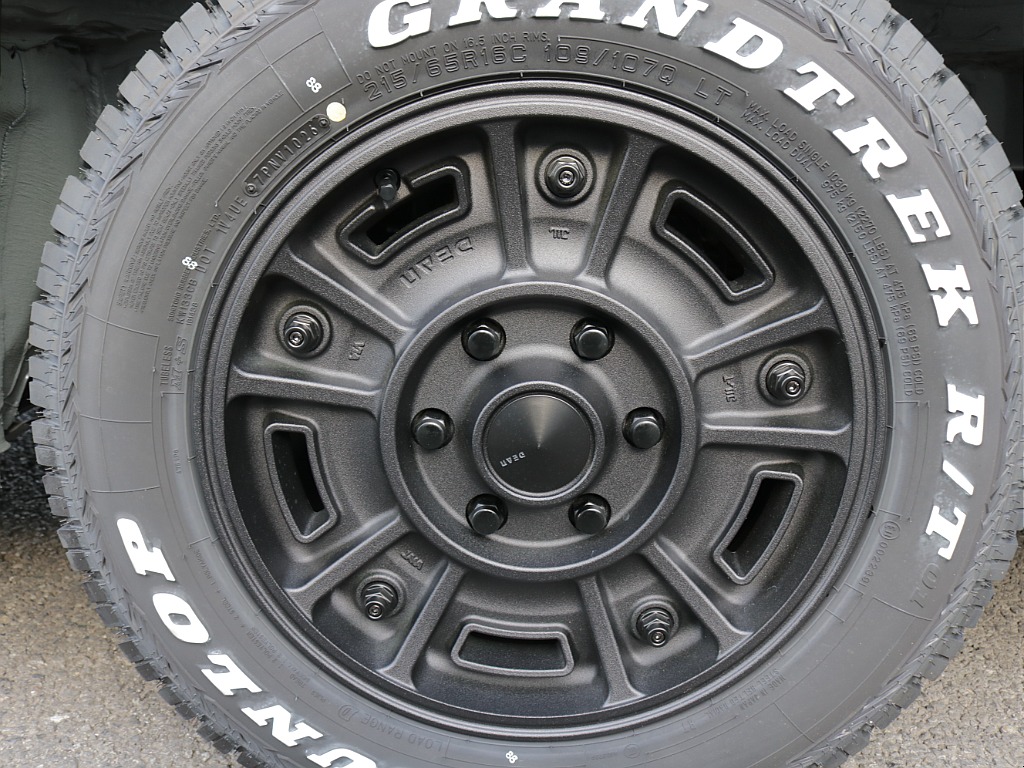 令和８年式ハイエースVアースカラーパッケージ２８００ディーゼル４WDブラックエディション完成！新品オリジナルバンパー新品オリジナル１６インチアルミ新品１６インチタイヤ新品オリジナルテールベットKIT