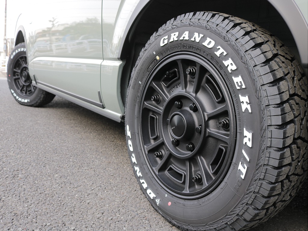 令和８年式ハイエースVアースカラーパッケージ２８００ディーゼル４WDブラックエディション完成！新品オリジナルバンパー新品オリジナル１６インチアルミ新品１６インチタイヤ新品オリジナルテールベットKIT