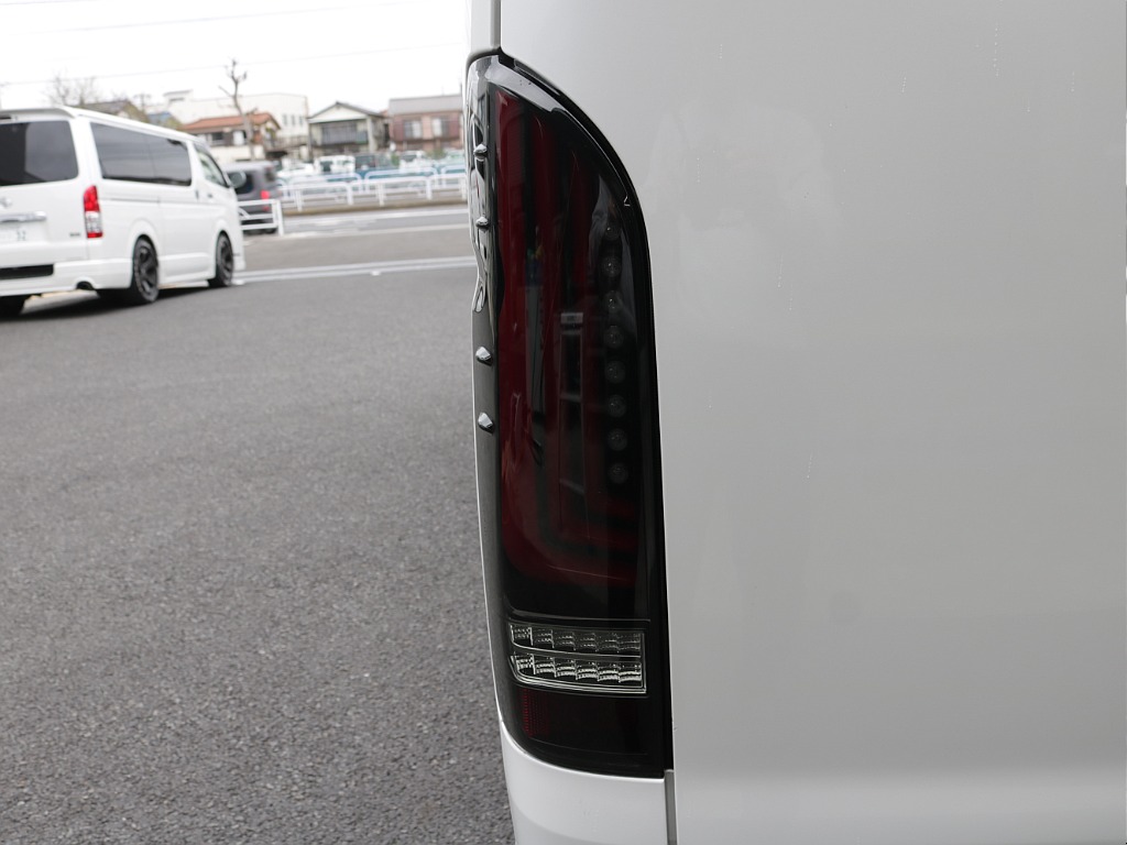 令和２年式ワゴンＧＬ２７００ガソリン４ＷＤブラックエディション完成！！ファブレス１７インチアルミ新品オリジナルバンパー新品オーバーフェンダー新品オリジナルＬＥＤテール新品シートカバー装着済み！！