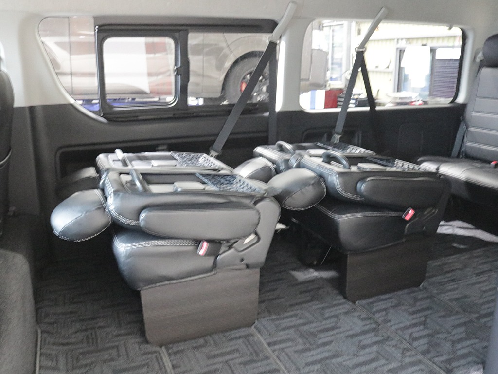 令和２年式ワゴンＧＬ２７００ガソリン４ＷＤブラックエディション完成！！ファブレス１７インチアルミ新品オリジナルバンパー新品オーバーフェンダー新品オリジナルＬＥＤテール新品シートカバー装着済み！！