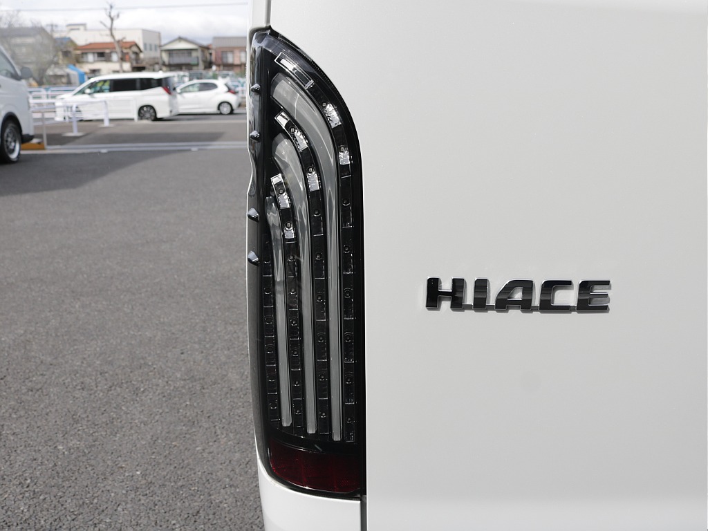 令和４年式ワゴンＧＬ２７００ガソリン２ＷＤファミリーに好評のＶｅｒ１シートアレンジ施工済み！４１５コブラスポイラー社外ボンネットオリジナルＬＥＤテール装備アルパインＢＩＧ－Ｘ１１インチナビフリップ装備