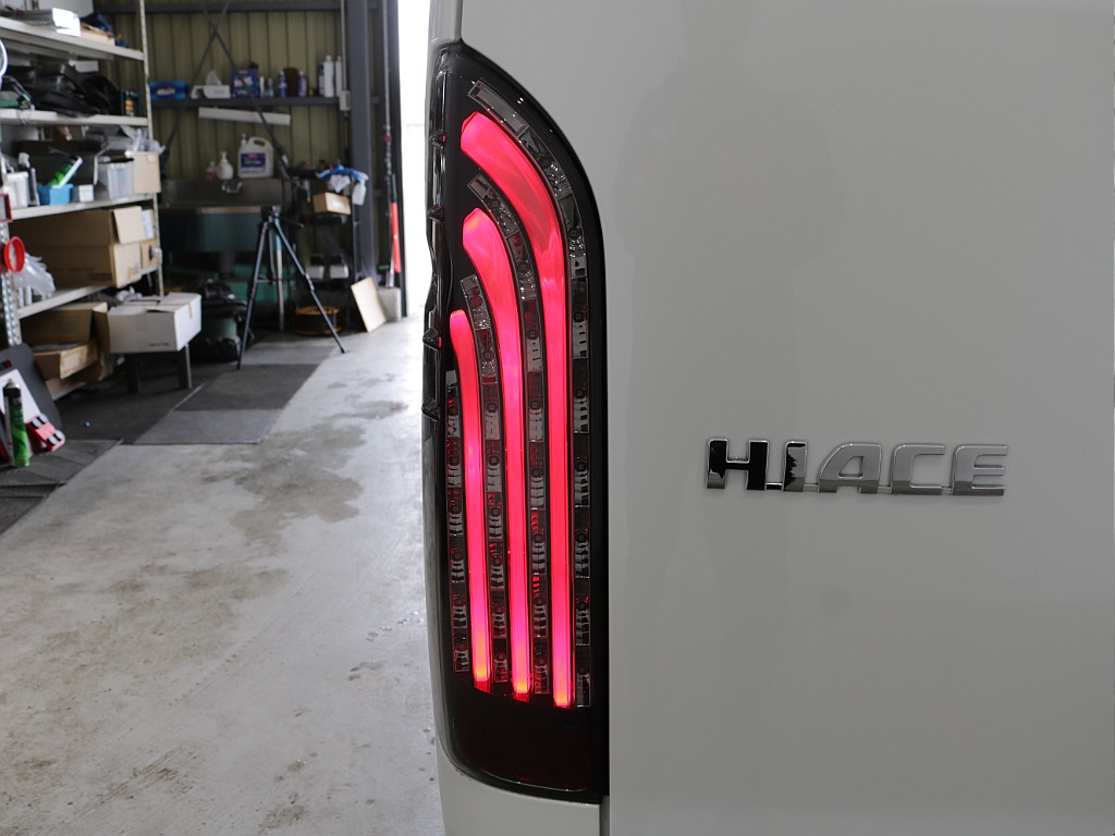 令和４年式ワゴンＧＬ２７００ガソリン２ＷＤファミリーに好評のＶｅｒ１シートアレンジ施工済み！４１５コブラスポイラー社外ボンネットオリジナルＬＥＤテール装備アルパインＢＩＧ－Ｘ１１インチナビフリップ装備