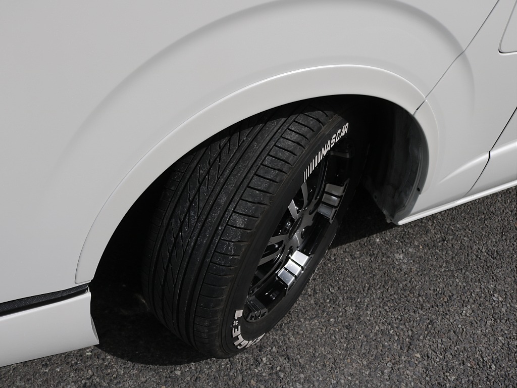 令和４年式ワゴンＧＬ２７００ガソリン２ＷＤファミリーに好評のＶｅｒ１シートアレンジ施工済み！４１５コブラスポイラー社外ボンネットオリジナルＬＥＤテール装備アルパインＢＩＧ－Ｘ１１インチナビフリップ装備