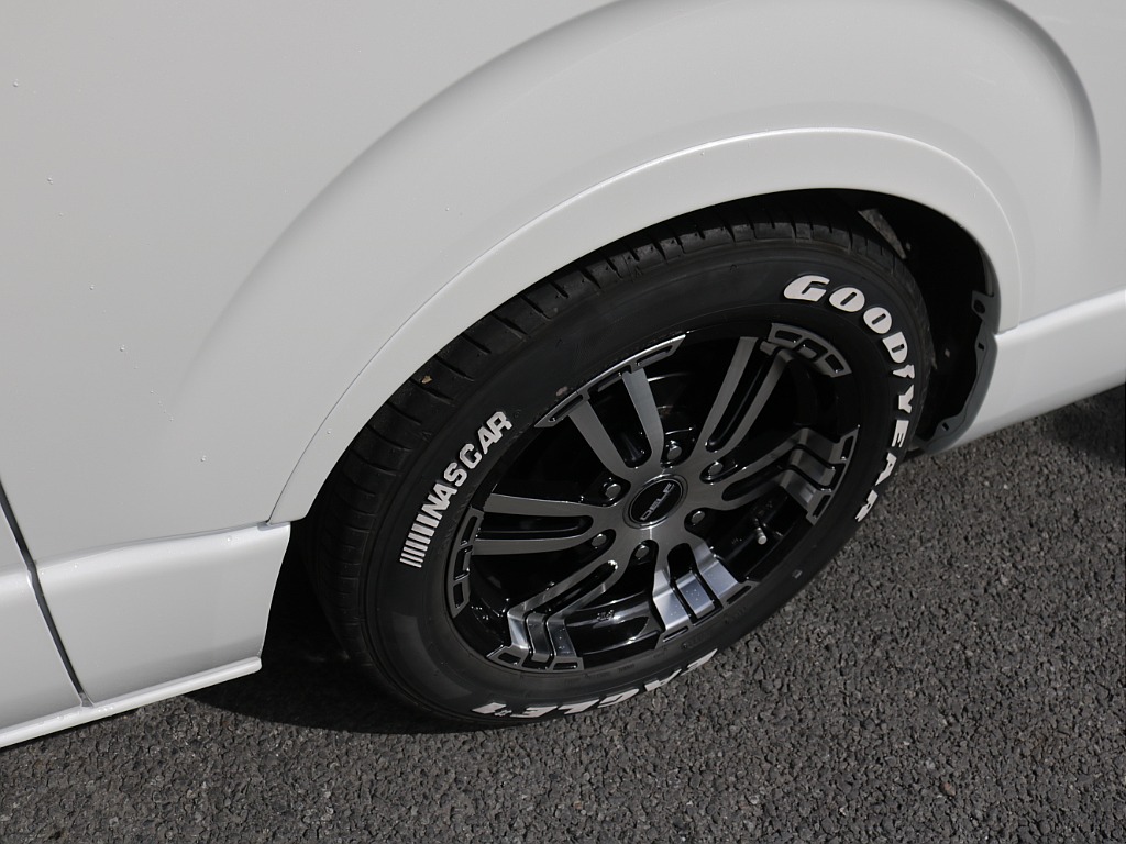 令和４年式ワゴンＧＬ２７００ガソリン２ＷＤファミリーに好評のＶｅｒ１シートアレンジ施工済み！４１５コブラスポイラー社外ボンネットオリジナルＬＥＤテール装備アルパインＢＩＧ－Ｘ１１インチナビフリップ装備